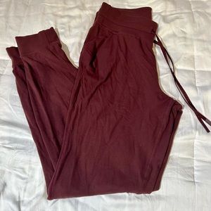 lululemon align joggers, size 6, burgundy
